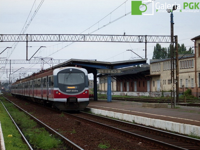 EN57-2023ra - Dworzec kolejowy Leszno